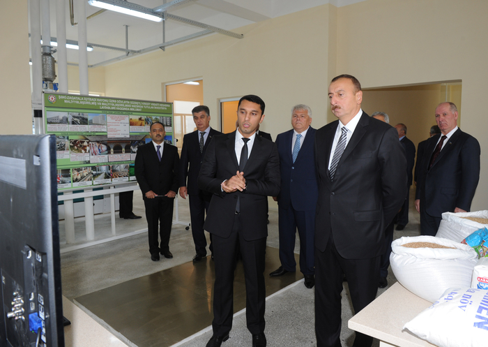 İlham Əliyev Şəkidə taxıl anbarı və dəyirman kompleksinin açılışında iştirak edib (FOTO)